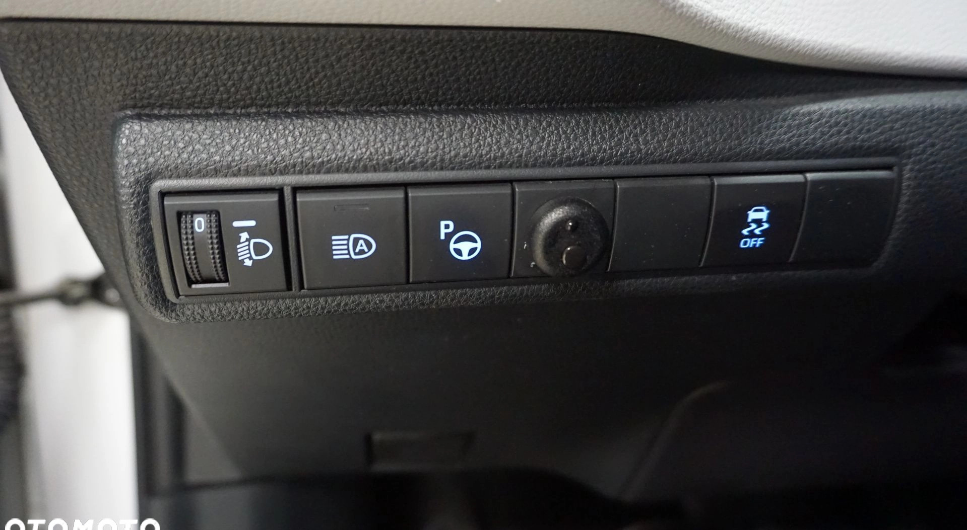 Toyota Corolla cena 86900 przebieg: 77236, rok produkcji 2020 z Frombork małe 497